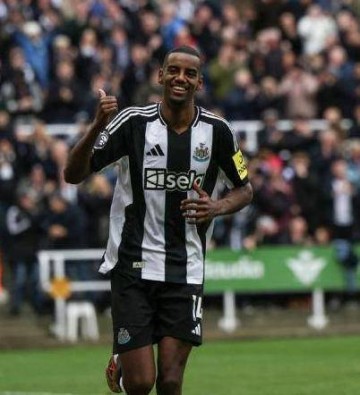 27球6助！伊萨克加盟利物浦，15亿欧成标王，新赛季冲冠稳了