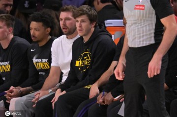 湖人官方：里夫斯确定将缺战季后赛首轮湖人VS火箭G4