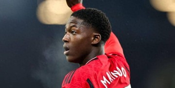 1-1平富勒姆!曼联新星被弃用,球迷怒批主帅,梅努未来堪忧?