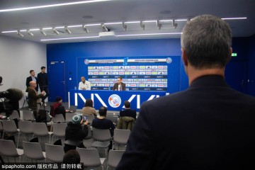 罗塞尼尔执教首秀:切尔西的永不放弃精神与新篇章的开启