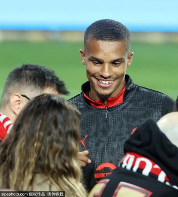 米兰与曼联达成协议!霍伊伦即将加盟,转会细节曝光