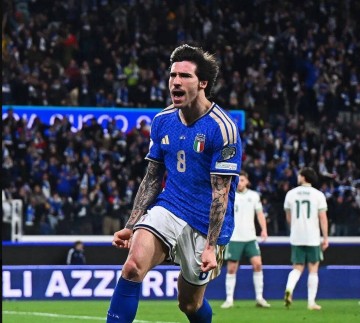 名记爆料：托纳利锁定曼联中场补强首选！德天空透露巴萨紧盯德甲锋线新星