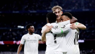 100分钟绝杀!皇马2-1巴列卡诺,贝林厄姆伤退泪洒赛场,西甲争冠悬念拉满