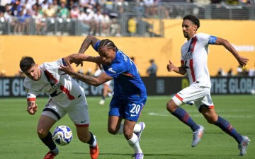 走下神坛!蓝军以简单粗暴之姿粉碎巴黎梦幻,简约足球撕裂“无解”神话