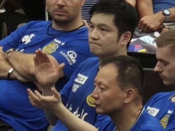 樊振东德甲首秀两连败，落寞背影让人心疼！