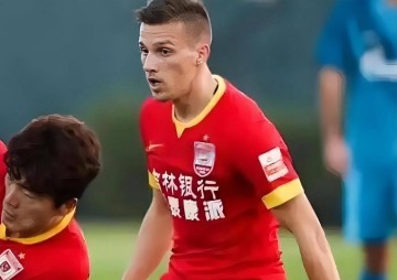 意外!奥尔西奇在欧冠狂轰拜仁,韩鹏亲赴欧洲争取MVP前腰转会鲁能