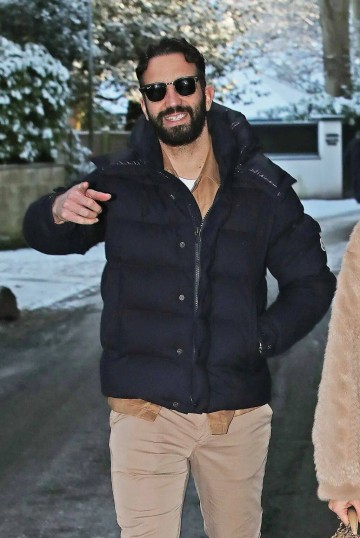 阿莫林下课却笑容满面!曝休假半年,曼联仍付工资执教新球队需解约金