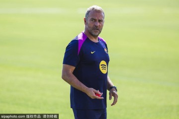 守门员传奇再现：Joan Garcia巴塞罗那首秀完美表现