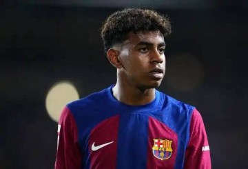 在与顶尖球员的对比中,亚马尔的西甲冠军数量已成功追平C罗