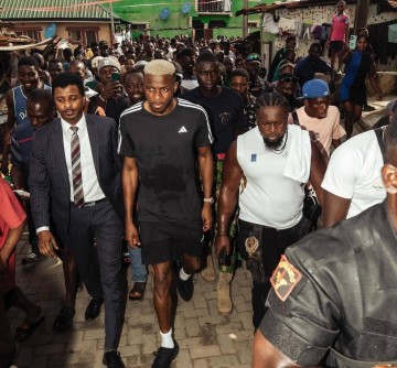 曼联寻求与奥斯梅恩达成降薪协议!不考虑签约法甲神锋,背后原因曝光