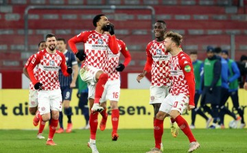 德甲法甲关键对决预测：朗斯主场优势明显，圣保利科隆降级大战悬念重重