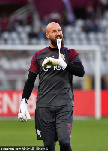 曼联地震级引援！曝5000万锁定奥纳纳替身，罗马门神斯维拉驾到？