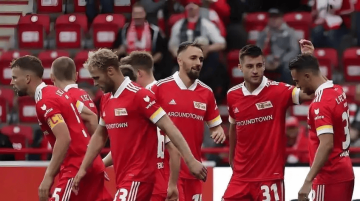 周三013 德甲焦点对决:莱比锡红牛主场迎战弗赖堡,争冠劲旅能否延续交锋碾压优势?