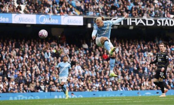 连续11场破门+刷爆英超神迹!哈兰德双响,曼城2-0埃弗顿追平枪手