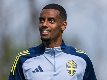 伊萨克首次回应转会利物浦争议：外界并未掌握完整真相