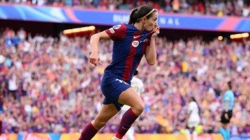 足坛悲喜一夜!尤文图斯0-3无缘进4强,马竞5-0狂胜晋级,巴萨女足4-0横扫皇马