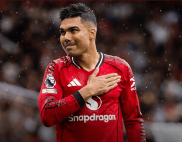 曼联忍痛割爱!功勋铁腰今夏告别,球迷炸锅:他还能再战3年!