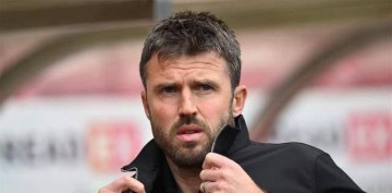 曼联宣布新帅人选:卡里克时隔四年回归,携四名助手签约半年