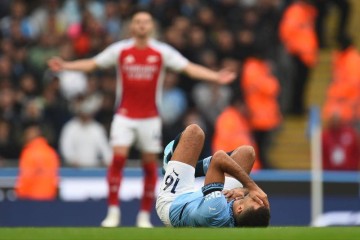 英超回顾:伤病猛于虎!曼城四连败,枪手四轮不胜,这真是要让红军摘桃子