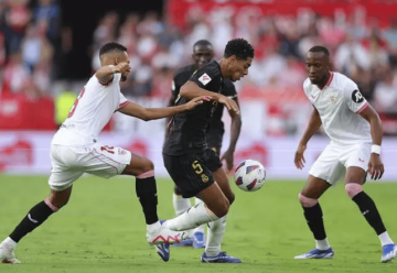 皇马巴萨先后一枝独秀摘得西甲冠军，本赛季