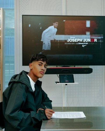 14岁在U18乱杀！邮报：曼联青训重点培养JJ-加布里埃尔