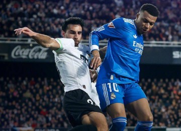 足坛一夜动态!曼城绝杀利物浦,皇马夺7连胜,拜仁国米造5球惨案