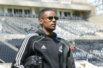 这树能上？！曝利物浦买维尔茨后不罢手 砸钱追伊萨克