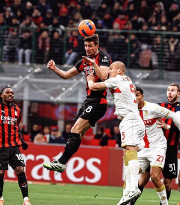 莱奥补时救主,AC米兰1-1保级队意甲17场不败,国际米兰三喜临门