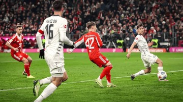 德甲爆冷夜！拜仁狂攻未果，2-2战平让冠军悬念陡增？