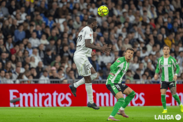 豪门悲喜夜:皇马5-1 利物浦补时领先遭绝平2-2 切尔西1-1绝平曼城