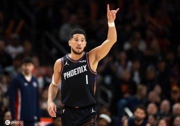 本季最大黑马已出现?狄龙辅佐布克太阳花少钱办大事