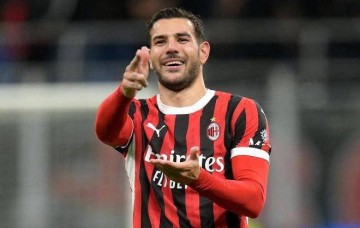 一日三官宣！巴黎呛姆巴佩+皇马签天才，巴萨免签佩剑掀西甲风暴