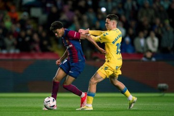 西甲保级关键战:西班牙人主场迎战拉斯帕尔马斯,谁能抢占生机?