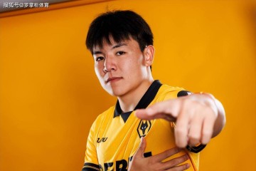 徐彬能超越前辈戴伟浚吗?加盟狼队为中国足球争光,网友议论纷纷