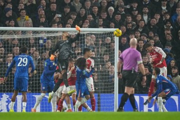 四线争冠?首回合客胜蓝军却难言开心,阿尔特塔该做出取舍决断了