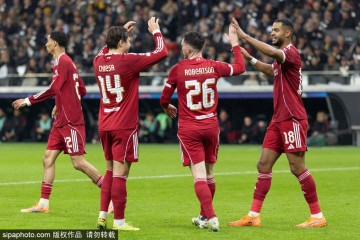 欧冠早报：“0-0-10”先生破蛋利物浦止4连败 单轮71球创纪录