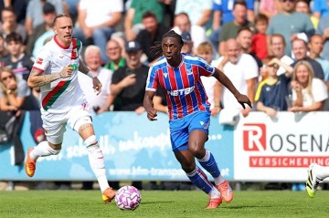 埃泽去留成疑,水晶宫主教练拒做任何承诺,阿森纳热刺双雄竞逐