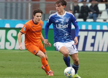 爆大冷!科莫1-2不敌降级区弱旅,体能崩盘+红牌乌龙,争四悬了