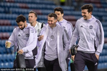 神剧情!舍什科第94分钟反绝杀!曼联3-2再次领先富勒姆!