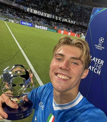 霍伊伦两射一传!8场7球冠绝欧冠!