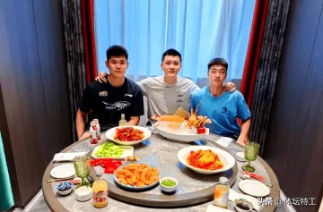 余嘉豪打西乙都费劲，辽篮2新人只打1年西甲图个啥？没钱也没耐心