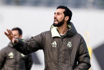 三大名帅在列！皇马换帅面临烦恼，穆里尼奥自荐，老佛爷犯难