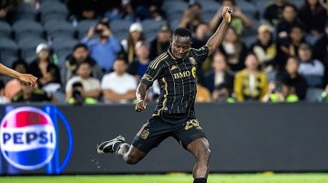 青岛海牛第5外援确定:踢过世俱杯+出道曼城+效力过法甲豪门