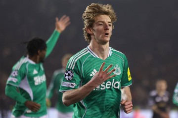 半场大四喜!戈登超希勒压凯恩 英格兰9号位的传承有了