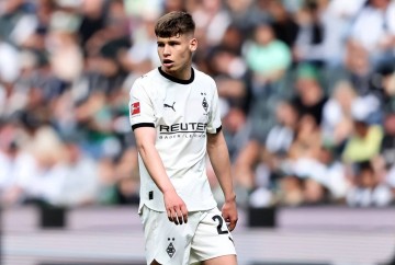 21岁德甲后防小将横空出世，新一代德国希望星，3大英超豪门疯抢