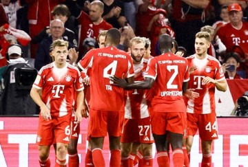 疯狂6-0!德甲惨案诞生,卫冕冠军踢疯了,凯恩狂轰3球