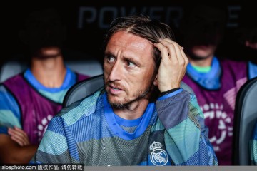 莫德里奇加盟AC米兰:红黑军团新篇章的领航者!