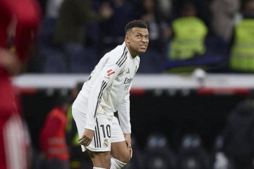 伤缺3周!曝姆巴佩瞒伤踢满3场+只为破C罗纪录 球迷怒喷:私心重