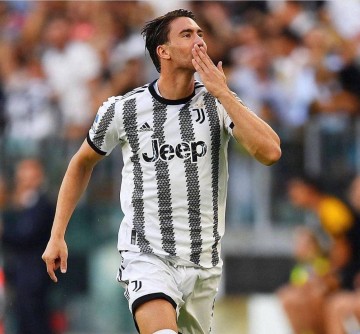 巴萨与AC米兰争夺弗拉霍维奇 意甲金靴选择前往沙特,薪水高达五倍