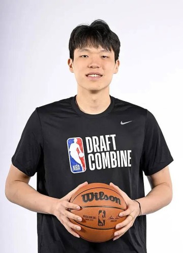 杨瀚森体测数据:垂直弹跳66厘米 三分球25中14